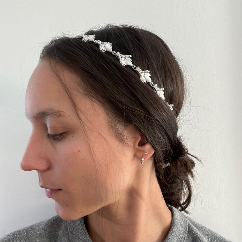 Maria Elena Bridal Headpieces and Accessories SU 6514 silver and white, 20.5 in